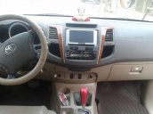 Gia đình cần bán Fortuner 2010, số tự động, máy xăng, màu bạc