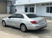 Bán xe Mercedes E200 bạc 2017 chính hãng, trả trước 600 triệu rinh xe về ngay