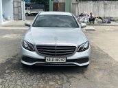 Bán xe Mercedes E200 bạc 2017 chính hãng, trả trước 600 triệu rinh xe về ngay