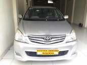 Cần bán gấp Toyota Innova G sản xuất năm 2011, màu bạc 