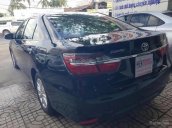 Cần bán Toyota Camry 2.0E năm 2016, màu đen xe gia đình