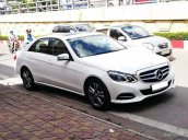 Cần bán gấp Mercedes E250 sản xuất 2014, màu trắng