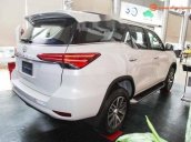 Cần bán lại xe Toyota Fortuner đời 2018, màu trắng, giá chỉ 926 triệu