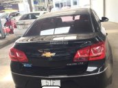 Cần bán xe Chevrolet Cruze 1.8AT đời 2016, màu đen, giá tốt