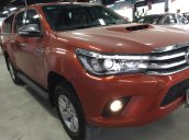 Cần bán Toyota Hilux sản xuất năm 2016, màu vàng, xe nhập khẩu nguyên chiếc