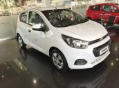 Bán xe Chevrolet Spark Dou sản xuất năm 2018, màu trắng 