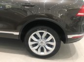 (Volkswagen Trần Hưng Đạo) giao ngay Touareg 3.6 V6, màu nâu, vay 90%, liên hệ Kiều Tiên 0908526727 nhận ưu đãi tốt nhất