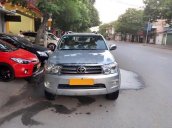 Bán Toyota Fortuner đời 2010, màu bạc như mới 