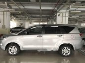 Cần bán Toyota Innova đời 2018, màu bạc giá cạnh tranh