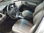 Bán Chevrolet Cruze 1.8AT, màu bạc, số tự động, sản xuất 2015 biển Sài Gòn, lăn bánh 32000km