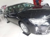 Cần bán xe Toyota Camry đời 2018, màu đen, giá tốt