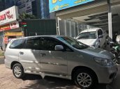 Cần bán xe Toyota Innova E sản xuất 2015, màu bạc chính chủ, giá 589tr