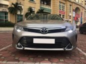 Chính chủ bán Toyota Camry 2.5Q đời 2016, màu vàng, Biển Hà Nội