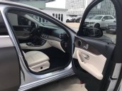 Cần bán xe Mercedes E200 sản xuất 2017, màu xám