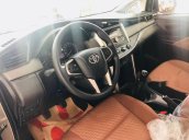 Bán xe Toyota Innova 2018, màu xám