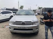 Bán ô tô Toyota Fortuner năm 2010, màu bạc  