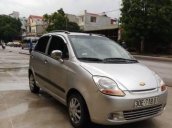 Cần bán lại xe Chevrolet Spark đời 2010, màu bạc xe gia đình 