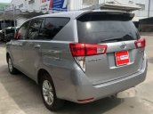 Cần bán xe Toyota Innova E sản xuất năm 2017, màu bạc như mới, giá tốt