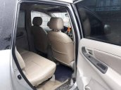 Cần bán lại xe Toyota Innova sản xuất năm 2014, màu bạc