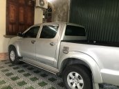 Bán xe Toyota Hilux 2010 màu bạc