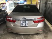 Bán Toyota Camry 2.0E màu vàng cát số tự động sản xuất T12/2014 biển Bình Dương lăn bánh đúng 39000km