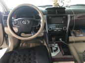 Bán Toyota Camry 2.0E màu vàng cát số tự động sản xuất T12/2014 biển Bình Dương lăn bánh đúng 39000km