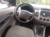 Cần bán gấp Toyota Innova đời 2016, màu bạc số sàn, 648tr