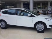 Bán xe mới Ford Focus Trend 2018, màu trắng