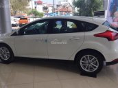 Bán xe mới Ford Focus Trend 2018, màu trắng