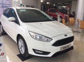 Bán xe mới Ford Focus Trend 2018, màu trắng