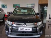 Bán xe Mitsubishi Outlander 2.0 CVT màu đen, có đủ màu, giao ngay ở Quảng Bình, Quảng Trị