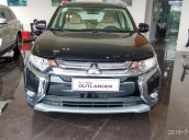 Bán xe Mitsubishi Outlander 2.0 CVT màu đen, có đủ màu, giao ngay ở Quảng Bình, Quảng Trị