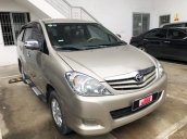 Cần bán xe Innova số sàn, đời 2010, màu ghi vàng