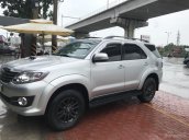 Bán xe Fortuner đời 2016, màu bạc, trả góp