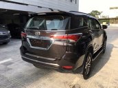 Bán Toyota Fortuner 2.8V 4x4, máy dầu, số tự động, nhập khẩu nguyên chiếc, giao xe sớm, hỗ trợ trả góp 90%