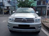 Cần bán lại xe Toyota Fortuner đời 2010, màu bạc, giá tốt