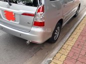 Cần bán xe Toyota Innova 2.0E đời 2015, màu bạc, 585tr