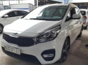 Bán Kia Rondo 2.0MT màu trắng, số sàn, sản xuất 2017, biển Sài Gòn, máy xăng mẫu mới