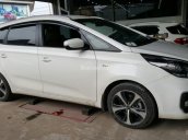 Bán Kia Rondo 2.0MT màu trắng, số sàn, sản xuất 2017, biển Sài Gòn, máy xăng mẫu mới