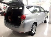 Cần bán Toyota Innova đời 2018, màu bạc, giá tốt