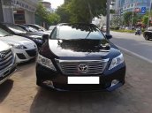 Cần bán lại xe Toyota Camry 2.0E năm sản xuất 2014, màu đen 