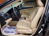 Cần bán lại xe Toyota Camry 2.0E năm sản xuất 2014, màu đen 