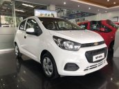 Cần bán gấp Chevrolet Spark năm sản xuất 2018, màu trắng, giá 299 triệu