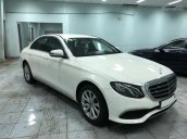 Bán xe Mercedes E200 trắng 2018 chính hãng. Trả trước 600 triệu nhận xe