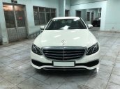 Bán xe Mercedes E200 trắng 2018 chính hãng. Trả trước 600 triệu nhận xe