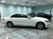 Bán xe Mercedes E200 trắng 2018 chính hãng. Trả trước 600 triệu nhận xe