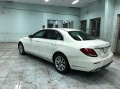 Bán xe Mercedes E200 trắng 2018 chính hãng. Trả trước 600 triệu nhận xe