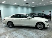 Bán xe Mercedes E200 trắng 2018 chính hãng. Trả trước 600 triệu nhận xe