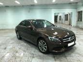 Bán xe Mercedes C200 nâu 2018 chính hãng, trả trước 450 triệu nhận xe