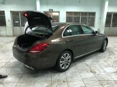 Bán xe Mercedes C200 nâu 2018 chính hãng, trả trước 450 triệu nhận xe